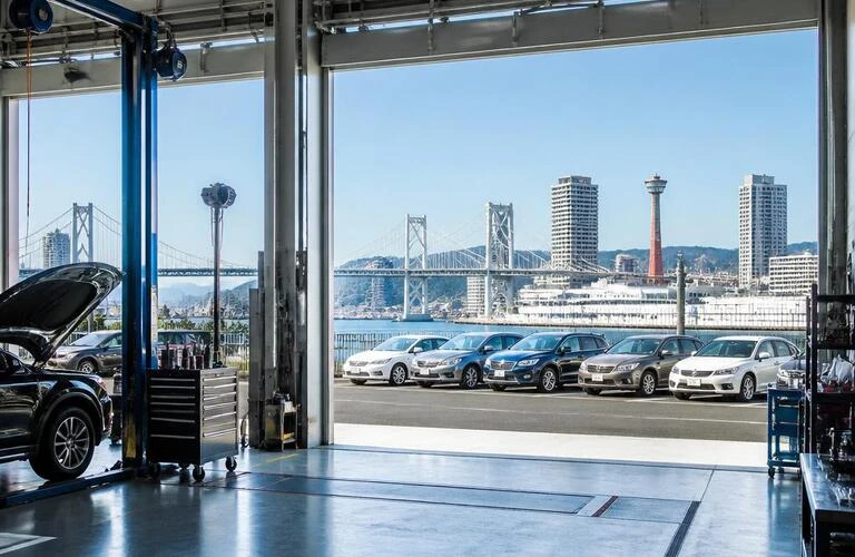 大阪・神戸から通勤するなら、マイカー通勤も選べる整備工場で働こう！